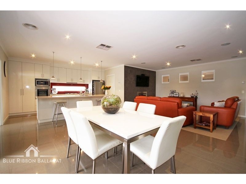 2 Dartmoor Court, Alfredton VIC 3350