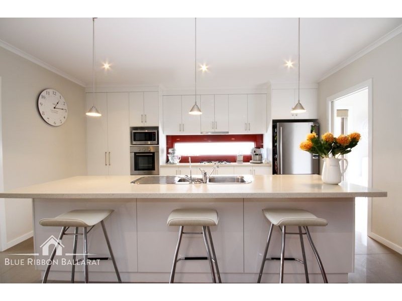 2 Dartmoor Court, Alfredton VIC 3350