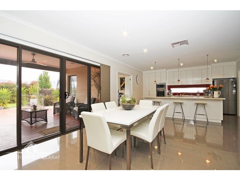 2 Dartmoor Court, Alfredton VIC 3350