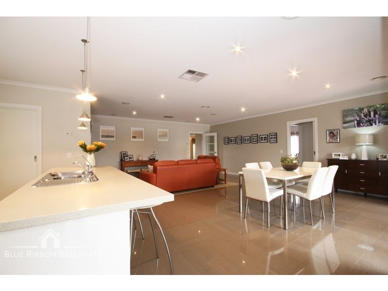 2 Dartmoor Court, Alfredton VIC 3350