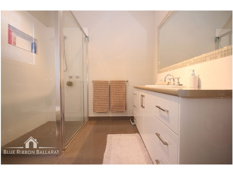 2 Dartmoor Court, Alfredton VIC 3350