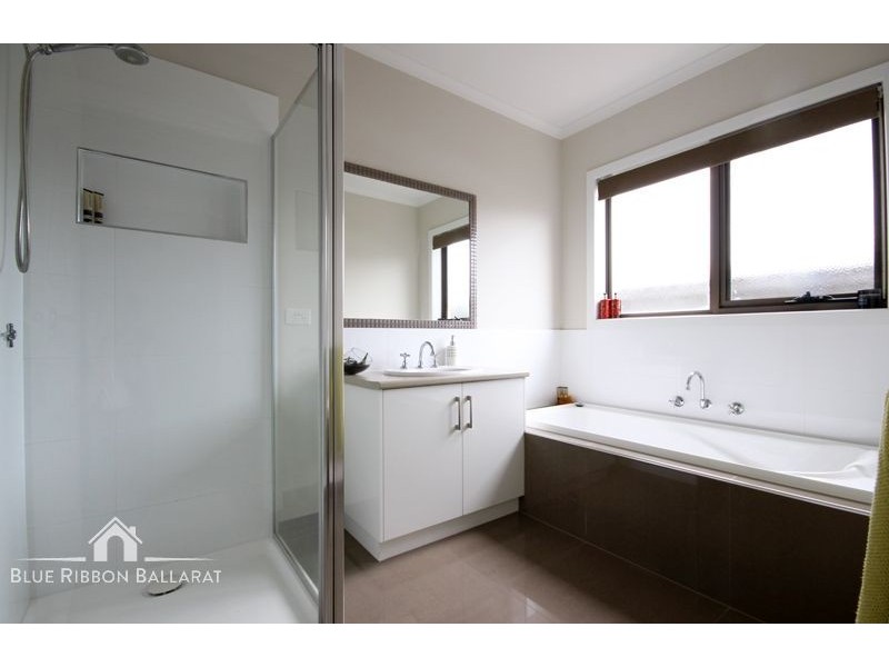 2 Dartmoor Court, Alfredton VIC 3350