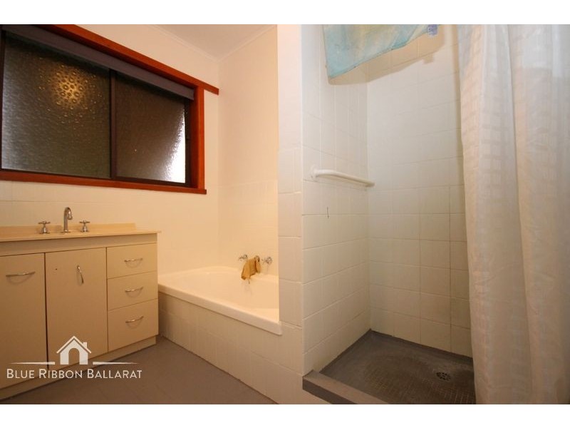 24 Ivanhoe Street, Wendouree VIC 3355