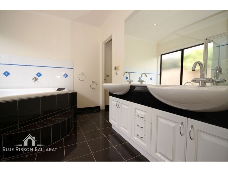 23 Scarborough Crescent, Alfredton VIC 3350