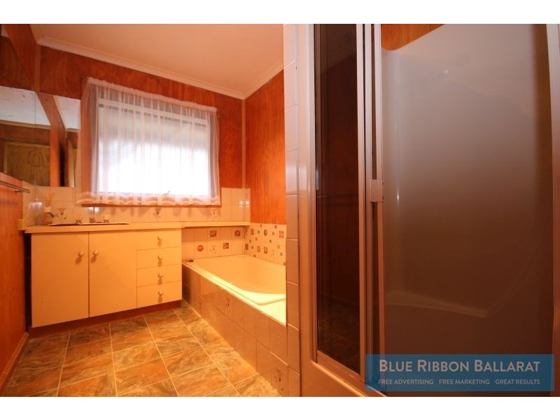 4 Bawden Street, Brown Hill VIC 3350