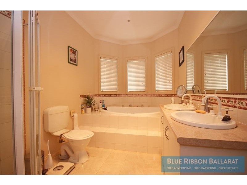 15 Scarborough Crescent, Alfredton VIC 3350