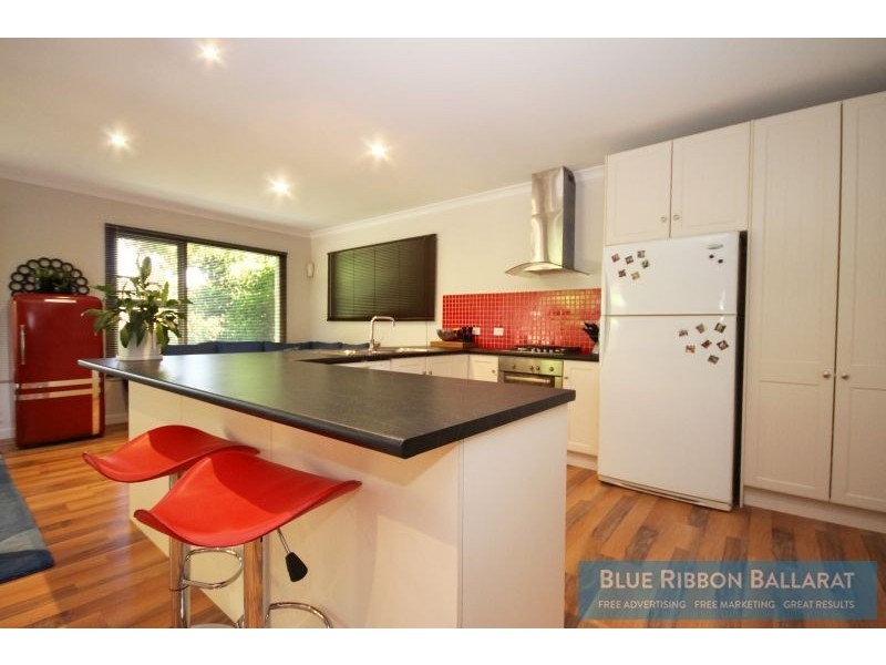 9 Towong Street, Alfredton VIC 3350