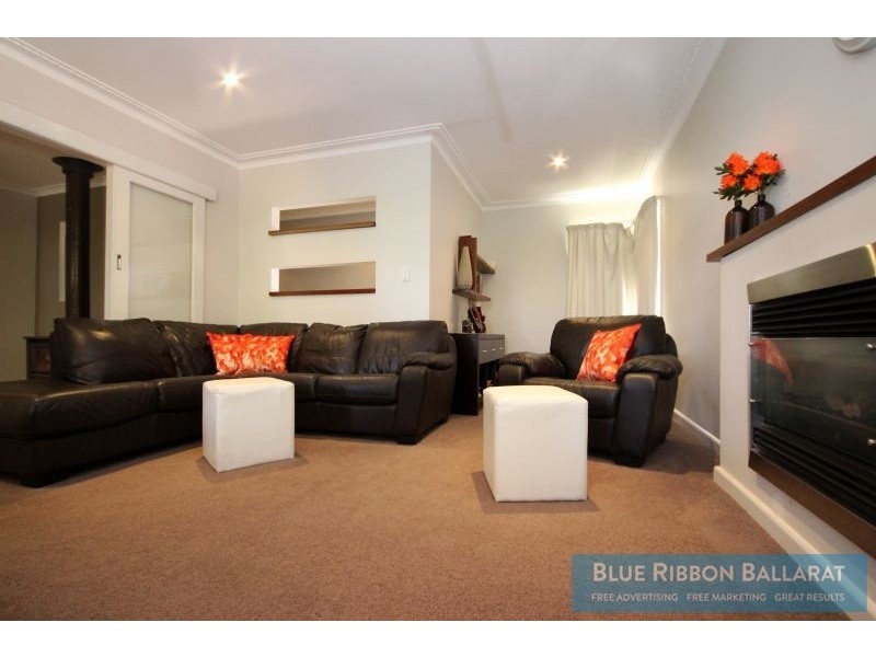 9 Towong Street, Alfredton VIC 3350