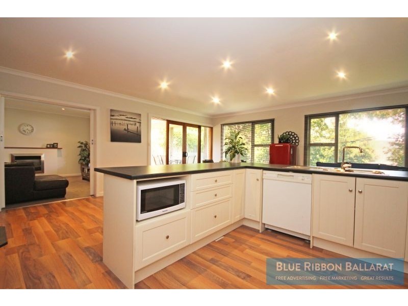 9 Towong Street, Alfredton VIC 3350