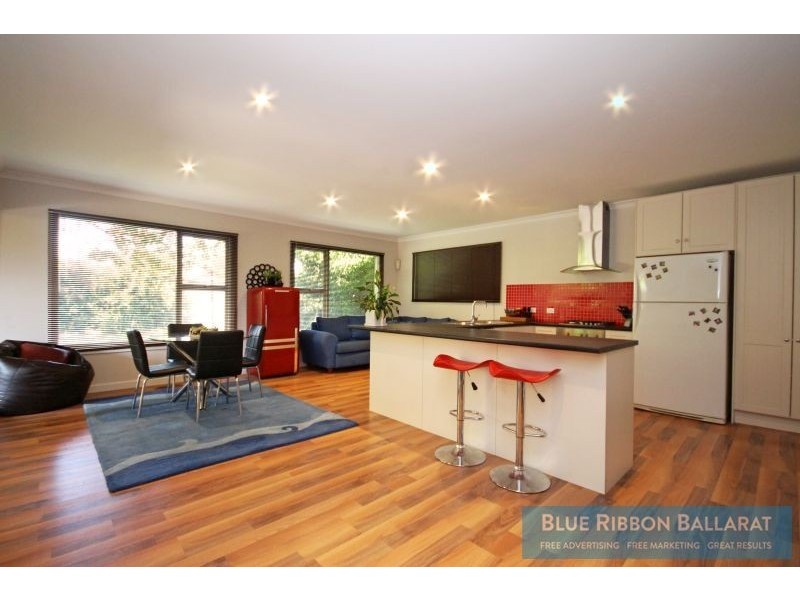 9 Towong Street, Alfredton VIC 3350