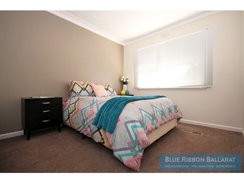 9 Towong Street, Alfredton VIC 3350