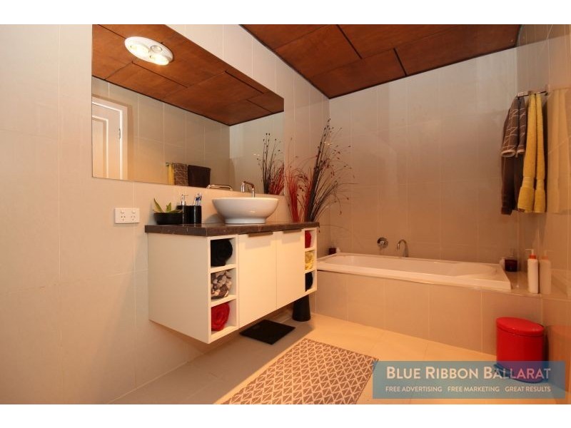 9 Towong Street, Alfredton VIC 3350