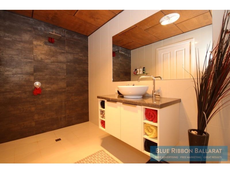 9 Towong Street, Alfredton VIC 3350