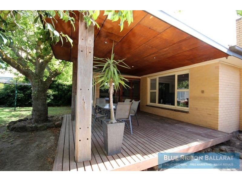 9 Towong Street, Alfredton VIC 3350