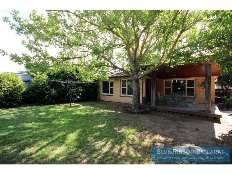 9 Towong Street, Alfredton VIC 3350