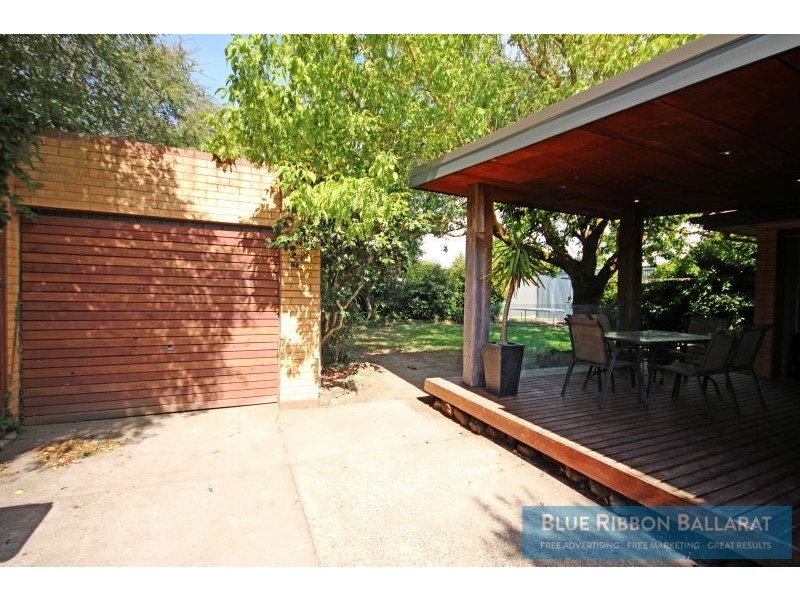 9 Towong Street, Alfredton VIC 3350