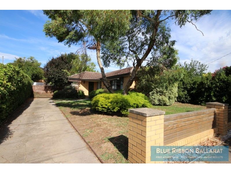 9 Towong Street, Alfredton VIC 3350