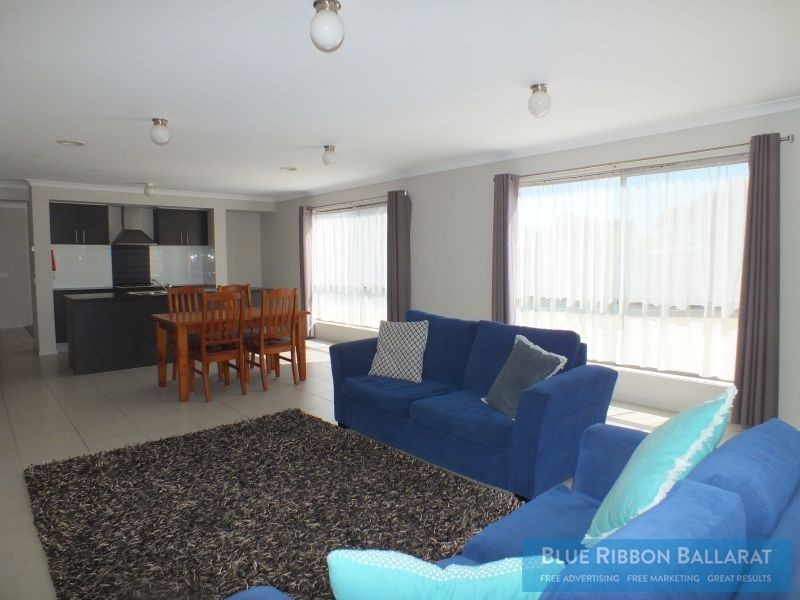 15 Macquarie Close, Delacombe VIC 3356