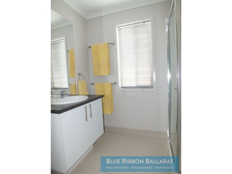 15 Macquarie Close, Delacombe VIC 3356