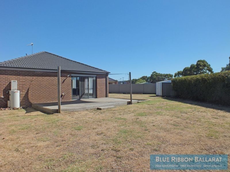 15 Macquarie Close, Delacombe VIC 3356