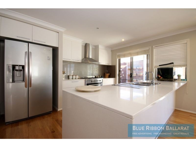 37 The Ridge, Delacombe VIC 3356