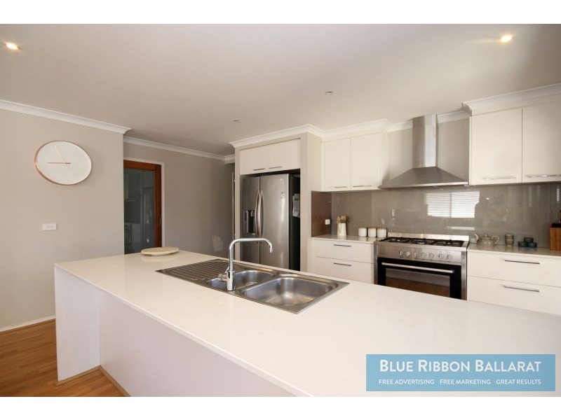 37 The Ridge, Delacombe VIC 3356