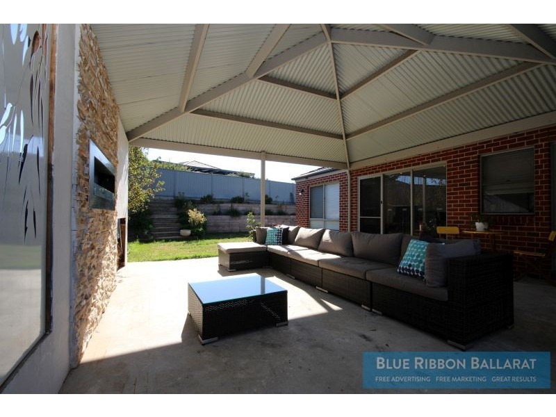 37 The Ridge, Delacombe VIC 3356