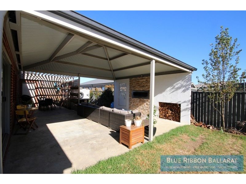 37 The Ridge, Delacombe VIC 3356