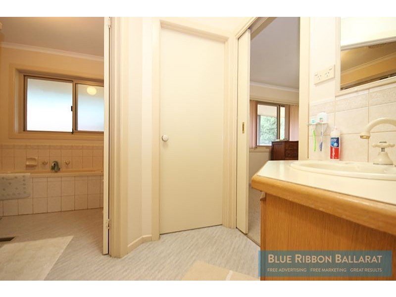 6 Houston Street, Daylesford VIC 3460