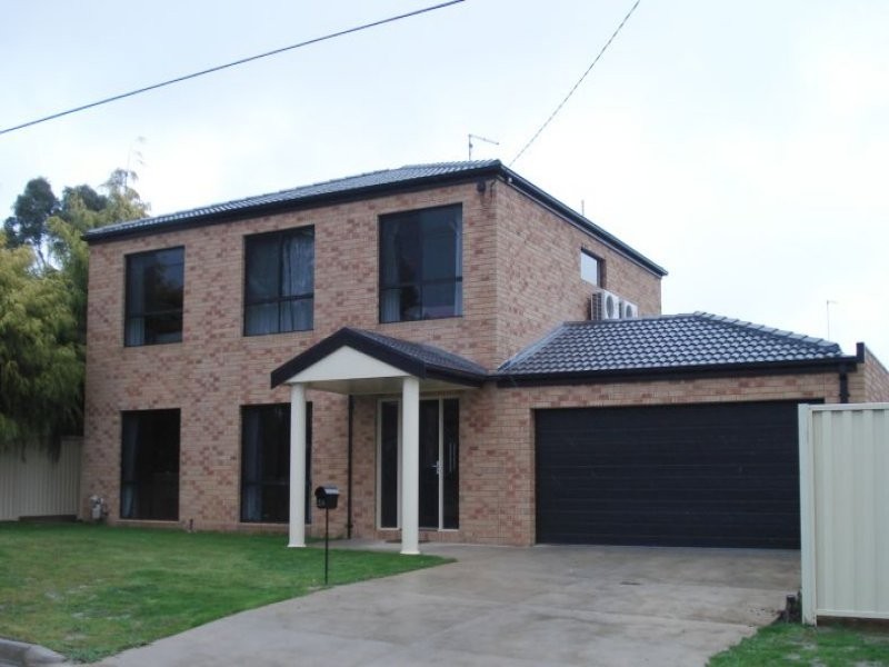 2A Regent Drive, Canadian VIC 3350