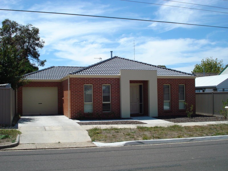 2 Kirk Street, Wendouree VIC 3355