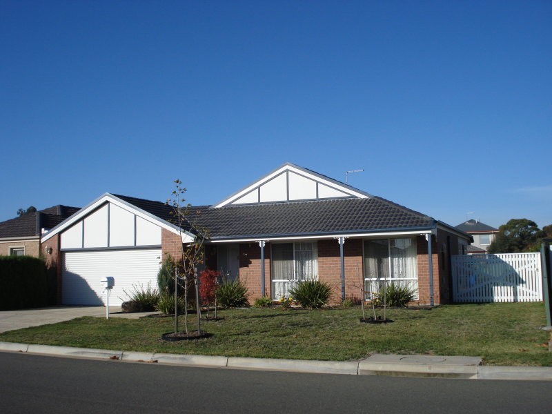 67 Lake Gardens Avenue, Lake Gardens VIC 3355