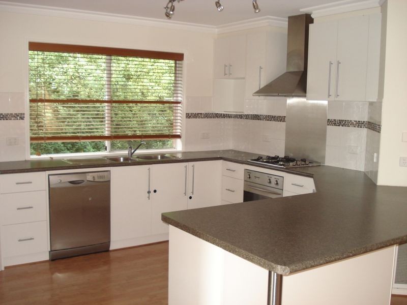 67 Lake Gardens Avenue, Lake Gardens VIC 3355