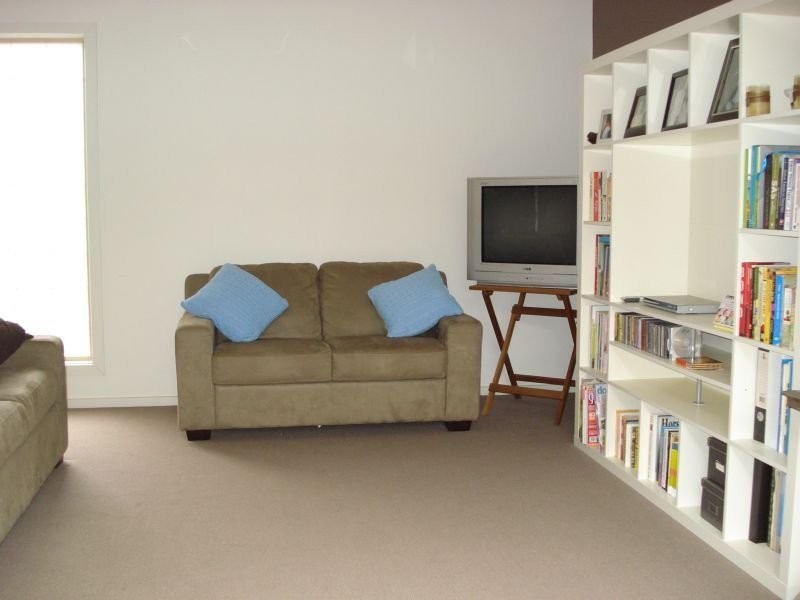 2/717A Bond Street, Mount Pleasant VIC 3350