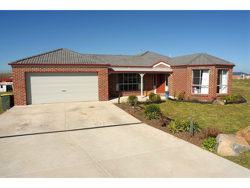18 Powell Avenue, Cardigan Village VIC 3352