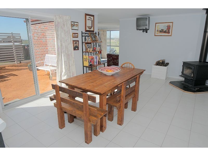 18 Powell Avenue, Cardigan Village VIC 3352