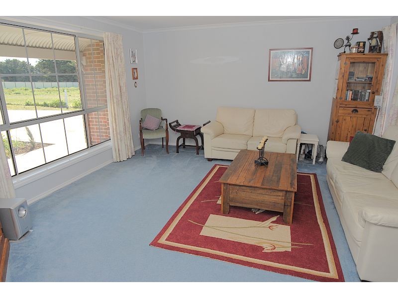 18 Powell Avenue, Cardigan Village VIC 3352