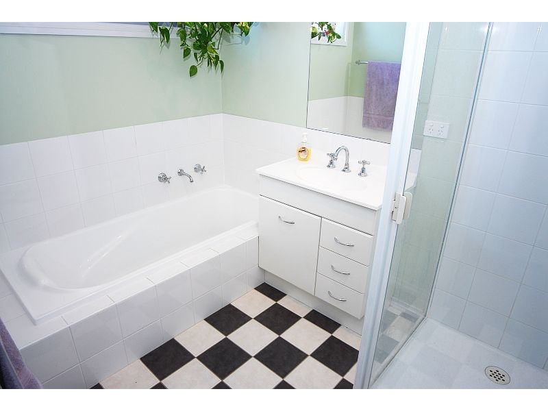 18 Powell Avenue, Cardigan Village VIC 3352