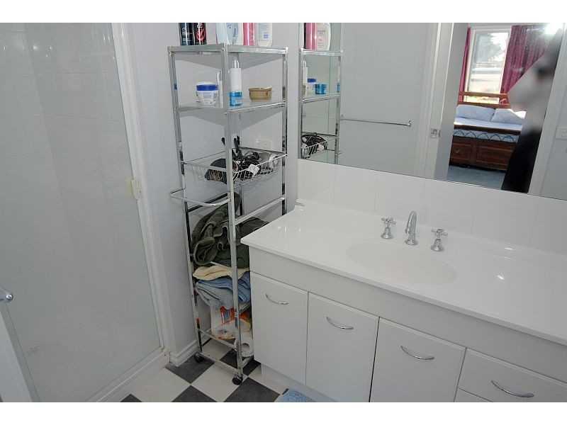 18 Powell Avenue, Cardigan Village VIC 3352