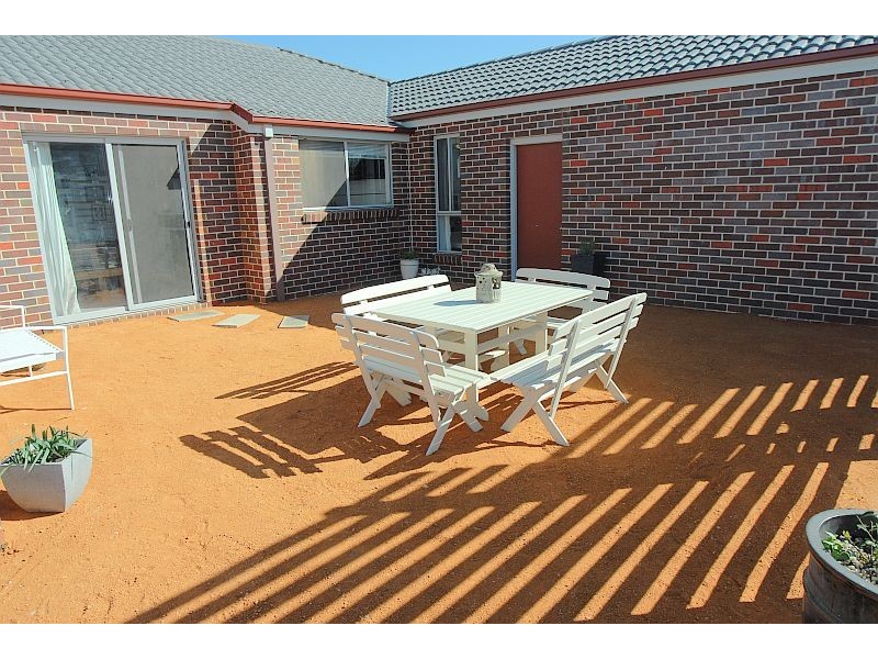 18 Powell Avenue, Cardigan Village VIC 3352