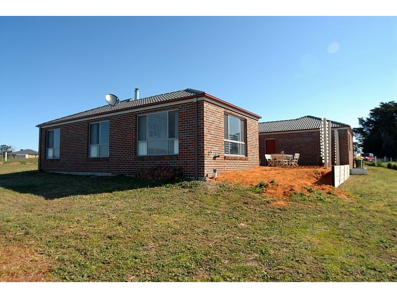 18 Powell Avenue, Cardigan Village VIC 3352