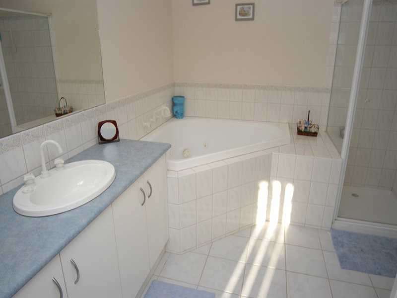 65 Crystal Court, Ross Creek VIC 3351