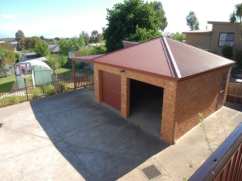 2 Maddern Street, Black Hill VIC 3350