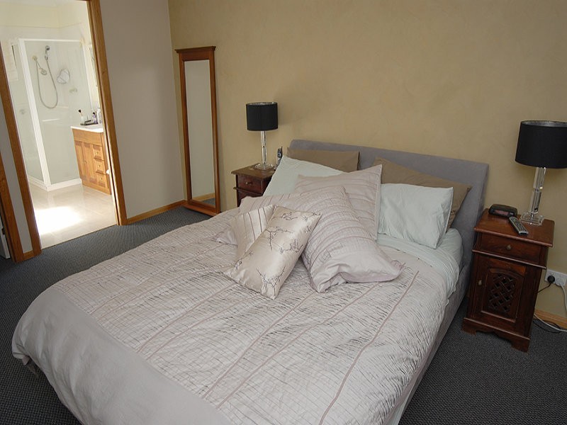 2 Maddern Street, Black Hill VIC 3350