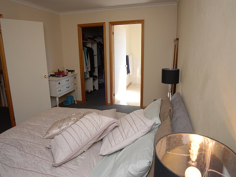 2 Maddern Street, Black Hill VIC 3350