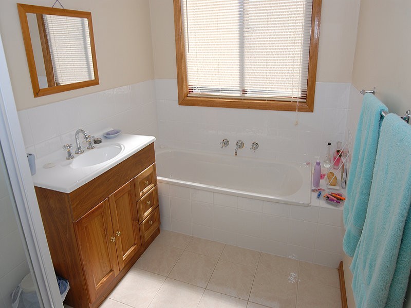 2 Maddern Street, Black Hill VIC 3350