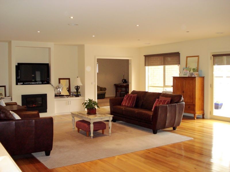18 Yarra Gum Place, Mount Clear VIC 3350
