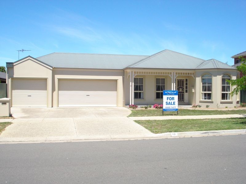 13 Faversham Avenue, Lake Gardens VIC 3355