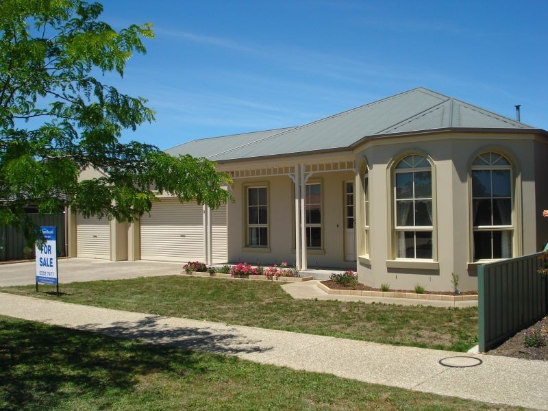 13 Faversham Avenue, Lake Gardens VIC 3355