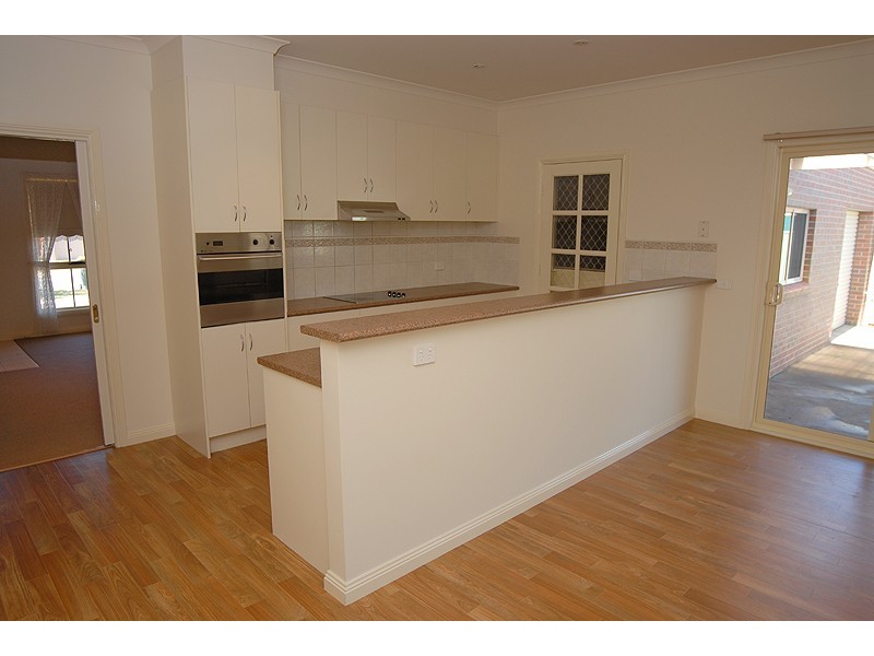 13 Faversham Avenue, Lake Gardens VIC 3355